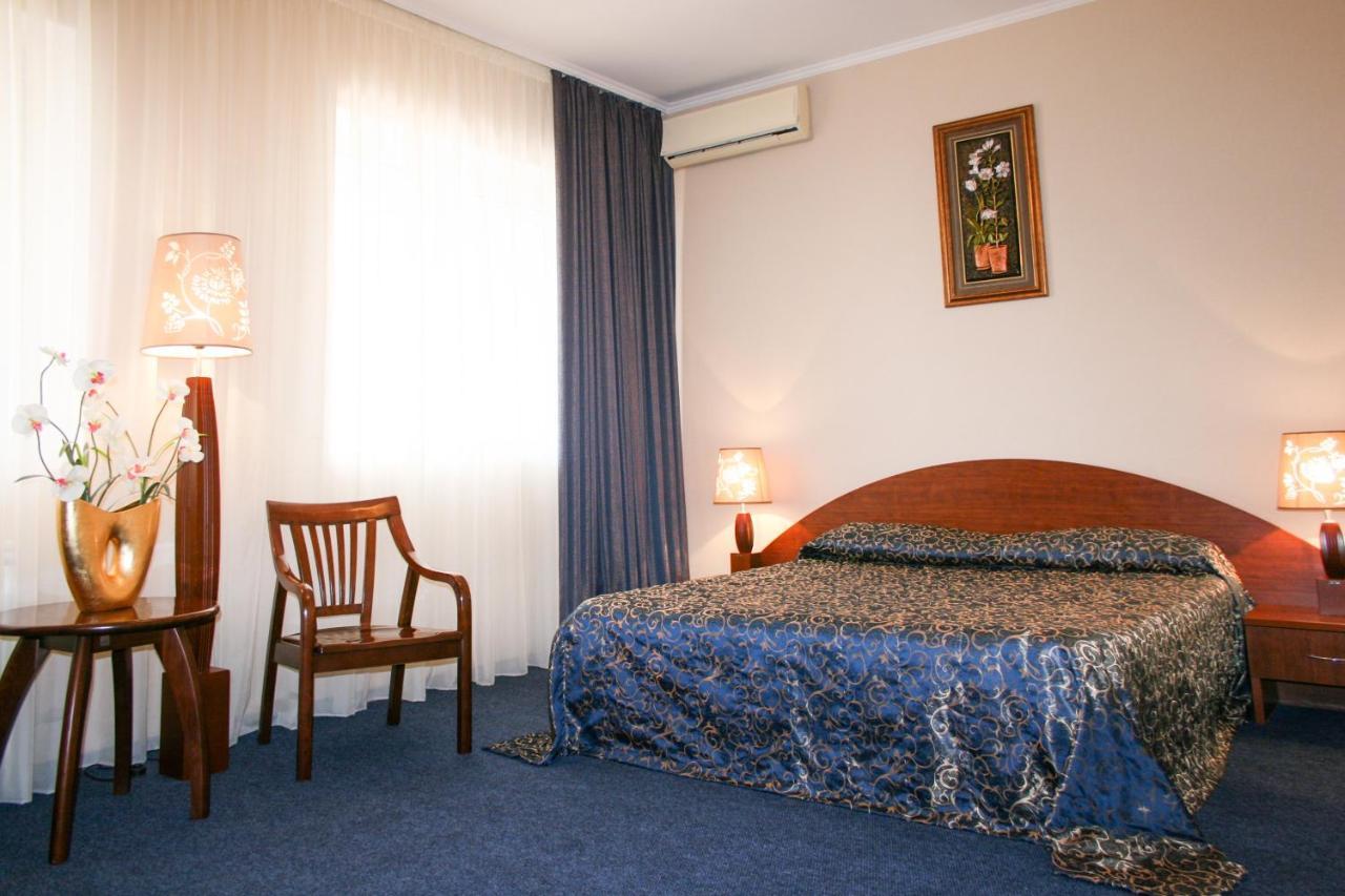 Rahat Hotel อัคเทา ภายนอก รูปภาพ