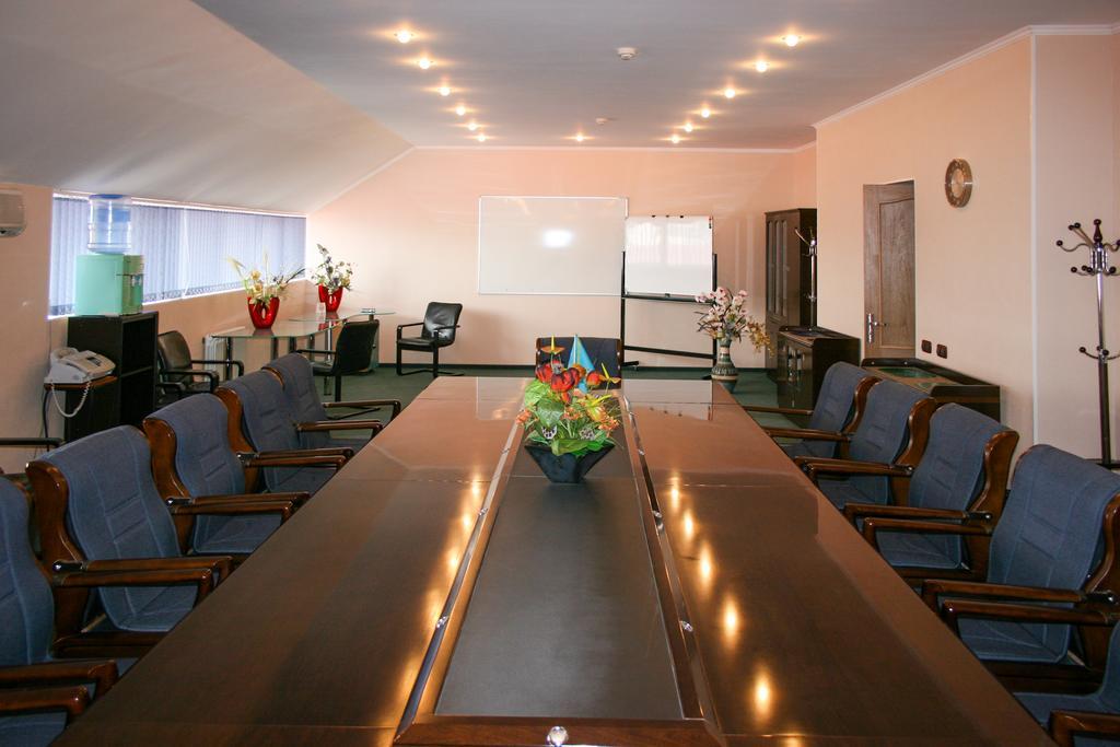 Rahat Hotel อัคเทา ภายนอก รูปภาพ